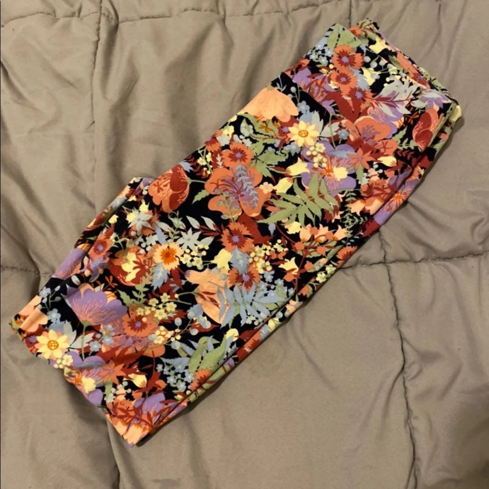 Set of 4 lularoe OS printed leggings